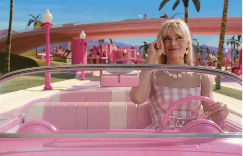 Margot Robbie e Margot Robbie em cena de 'Barbie'