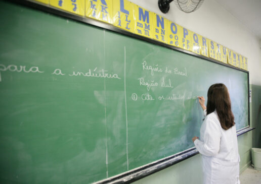 O aprofundamento é escolhido pelo estudante na 1ª série e cursado durante as 2ª e 3ª séries