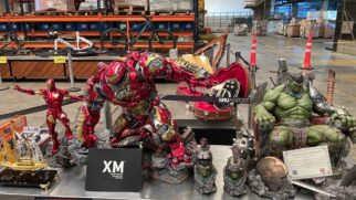 Os lotes incluem bonecos colecionáveis dos super-heróis Hulk e Homem de Ferro