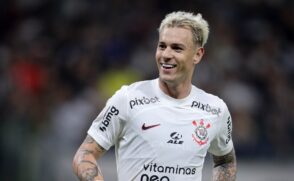 Róger Guedes celebra gol da vitória contra o Galo