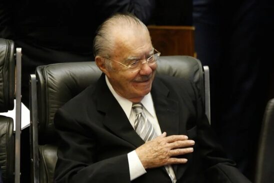 Político havia sofrido uma queda em sua residência