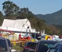Parte da estrutura do Festão Cubatão caiu por conta da ventania