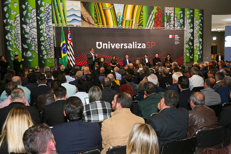 Tarcísio apresentou nesta terça o programa UniversalizaSP