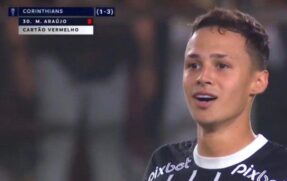 Matheus Araújo após ser expulso em jogo da Sul-Americana
