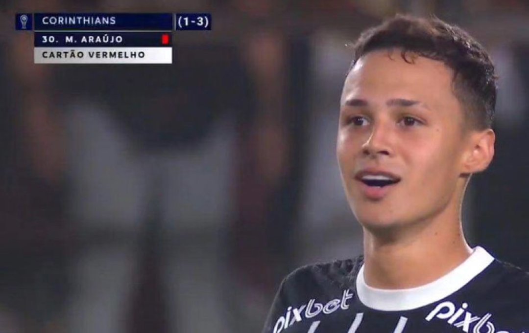 Matheus Araújo após ser expulso em jogo da Sul-Americana