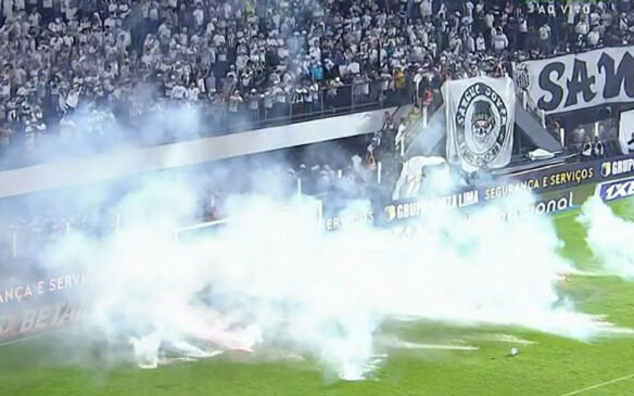Na ocasião, o Peixe foi derrotado por 2 a 0 pelo Corinthians e a partida teve que ser encerrada antes dos 90 minutos, por conta de bombas arremessadas no gramado.