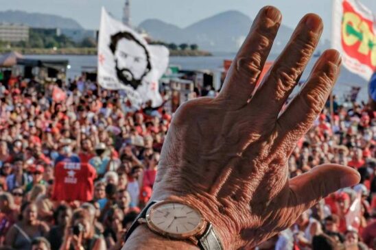 Durante a campanha de 2022, posou para fotos fazendo comentários sobre o modelo