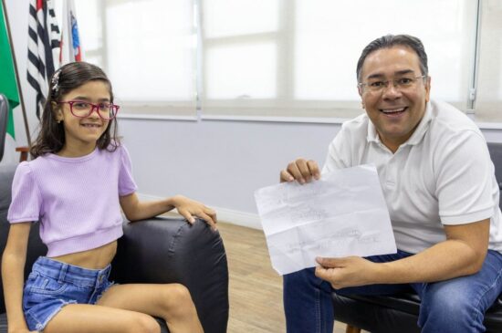 A cartinha continha desenhos e texto solicitando a instalação de brinquedos na Praça Independência, no Jardim Casqueiro