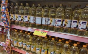 A queda é sucedida por picos de inflação no produto nos últimos três anos. Em 2020, o óleo de soja fechou o ano com uma alta acumulada nos preços de 103,79%