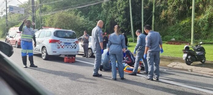 Um acidente envolvendo um motociclista paralisou o trânsito na Avenida Martins Fontes