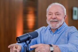 Lula passou por uma cirurgia no lado direito do quadril