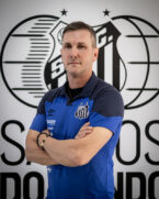 O Santos demitiu Paulo Turra e anunciou Diego Aguirre