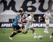 Soteldo saiu do banco para entrar no jogo e dar os dois passes