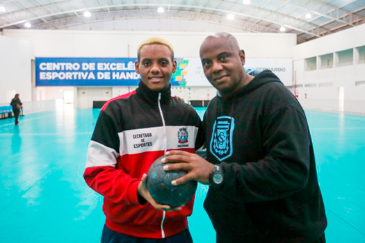 A paixão pelo handebol passou do pai Agberto de Matos, referência do handebol nacional, para o filho Gabriel de Matos