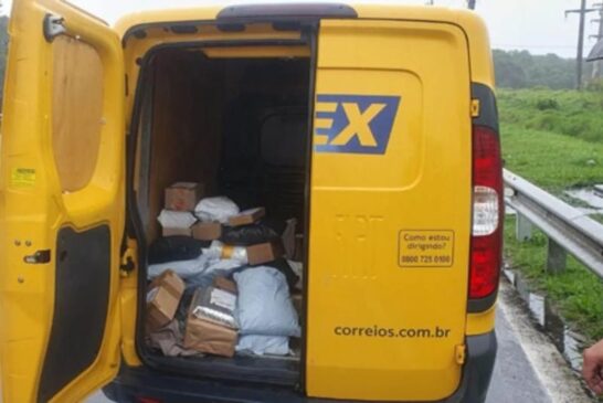 Um carro de entregas do Sedex foi roubado e recuperado minutos depois no bairro Mirim