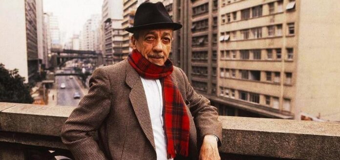 A mostra também apresenta o documentário nacional Adoniran, meu nome é João Rubinato, que conta a trajetória do sambista Adoniran Barbosa