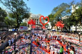 Shows, ações de prevenção à saúde física e mental, Rua Kids, cuidados com animais de estimação, tendas gastronômicas e a tradicional distribuição de corações em tecido estão entre as atrações da campanha