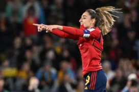 A Espanha fez um ótimo jogo, na noite australiana de domingo (20), bateu a Inglaterra por 1 gol