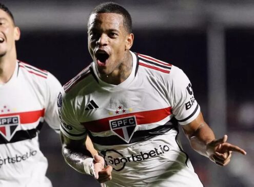 O lateral voltou de lesão recentemente e soma três jogos, tendo sido titular apenas contra o Santos