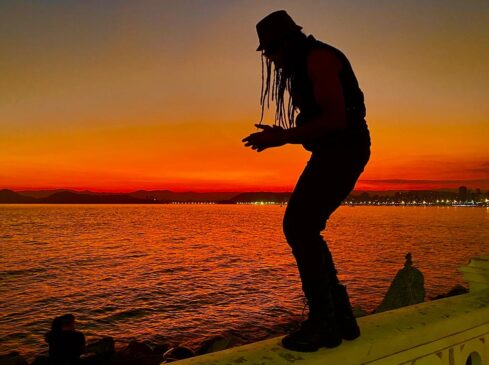 A reinterpretação da música ganha uma mistura de ragga com dancehall e o cenário escolhido para compor essa fase foi a cidade de Santos, no litoral de São Paulo