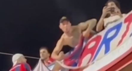 Torcedores são flagrados fazendo atos racistas