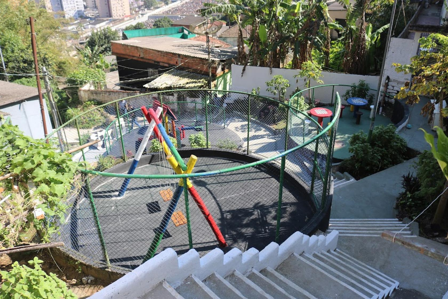 A Praça das Bolas, no Morro Saboó, ganhou novas cores e contornos