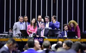 Aprovado pelos deputados, com alterações, texto que estende desoneração de 17 setores da economia volta pra o Senado