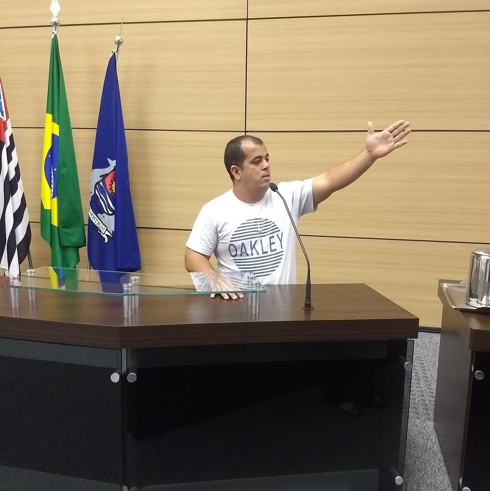 Rafael Rodrigues faleceu em 2 de março de 2020, salvando vizinhos e amigos durante o deslizamento de terras, oriundos de fortes chuvas, no Morro da Bela Vista.