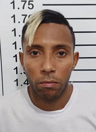 No momento da captura foram apreendidas duas pistolas, 10 celulares e drogas com o homem, conhecido como Jeffinho