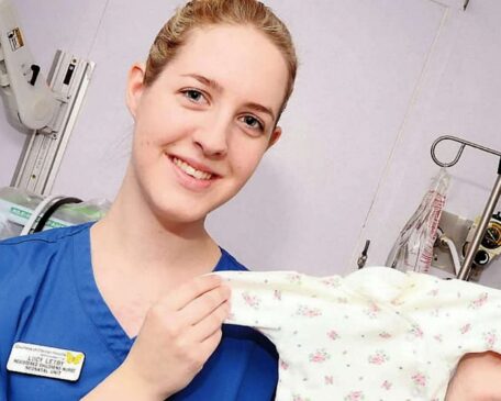 Lucy Letby, 33, atacou os 13 bebês no Countess of Chester Hospital, principal unidade de saúde da cidade de Chester, na Inglaterra, entre 2015 e 2016.