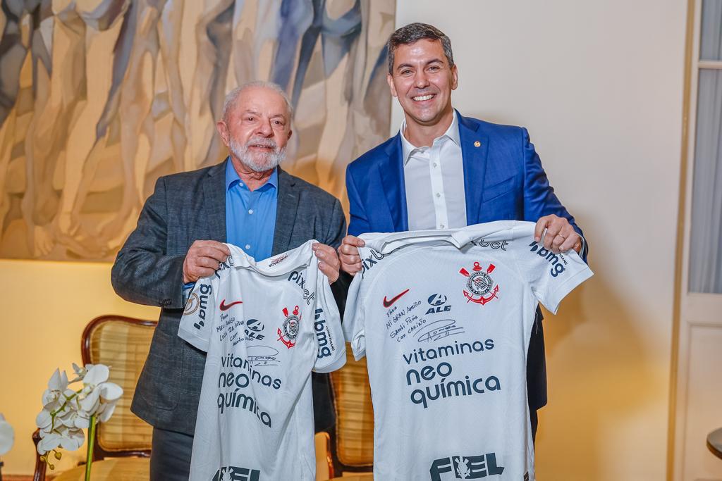 Lula e o presidente paraguaio Santiago Peña