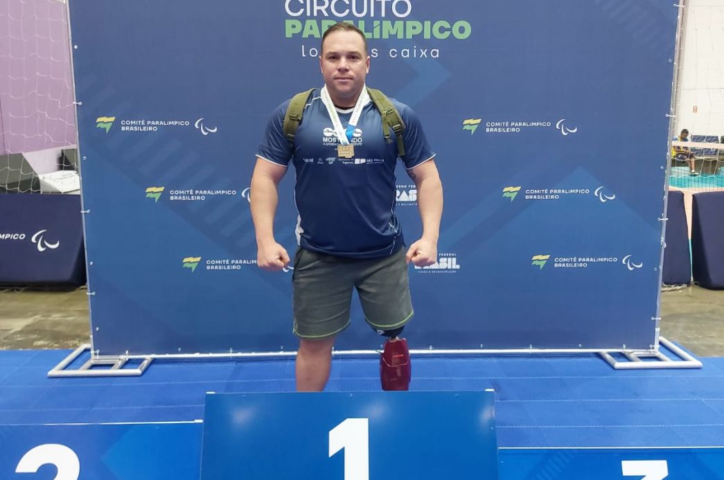 Daniel iniciou a carreira esportiva em 2019, após se reabilitar de um acidente automobilístico que resultou na amputação transtibial abaixo do joelho da perna esquerda, que acabou evoluindo para uma amputação transfemural