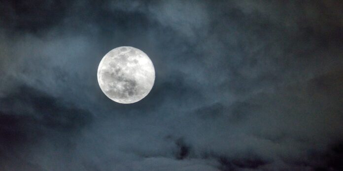 Uma superlua poderá ser vista nesta terça-feira (1&ordm;), segundo o Observatório Nacional, de qualquer lugar da Terra