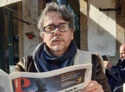 Marcos Alexandre Faber é poeta, ficcionista, músico, ensaísta e escritor