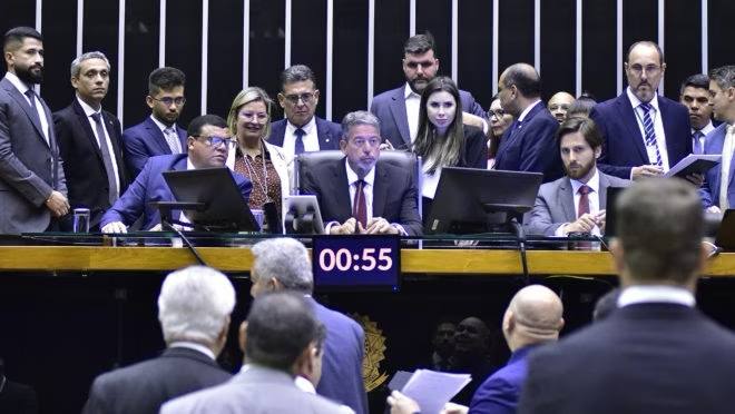 As ausências foram destaque entre os paulistas, nove deputados faltaram