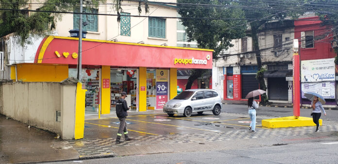 Poupafarma reabriu unidade da Avenida Ana Costa no último dia 14
