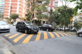 Novas lombadas foram instaladas em bairros e fazem parte do programa de melhorias da sinalização de trânsito