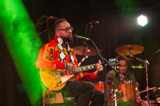 O festival dos 50 Anos do hip hop: Celebrando o passado, valorizando o presente e plantando sementes para o futuro é realizado pela Prefeitura de Bertioga, com apoio do Sesc