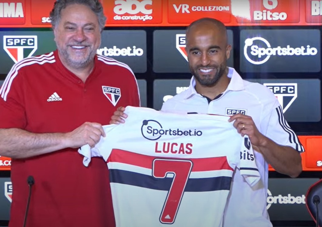Lucas Moura foi apresentado pelo São Paulo na tarde desta sexta (4)