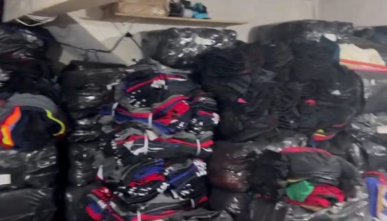 A equipe da 1ª Delegacia de Polícia de Investigações sobre Propriedade Imaterial conseguiu chegar até o local por meio de investigações iniciadas durante operações para combater o comércio ilegal no centro de São Paulo