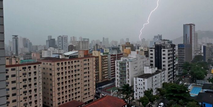 Tempestades podem ocorrer em qualquer época do ano e a qualquer horário