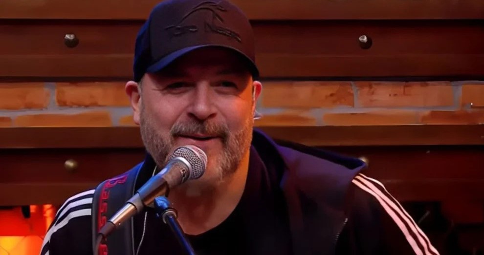 Mingau, baixista da banda Ultraje a Rigor