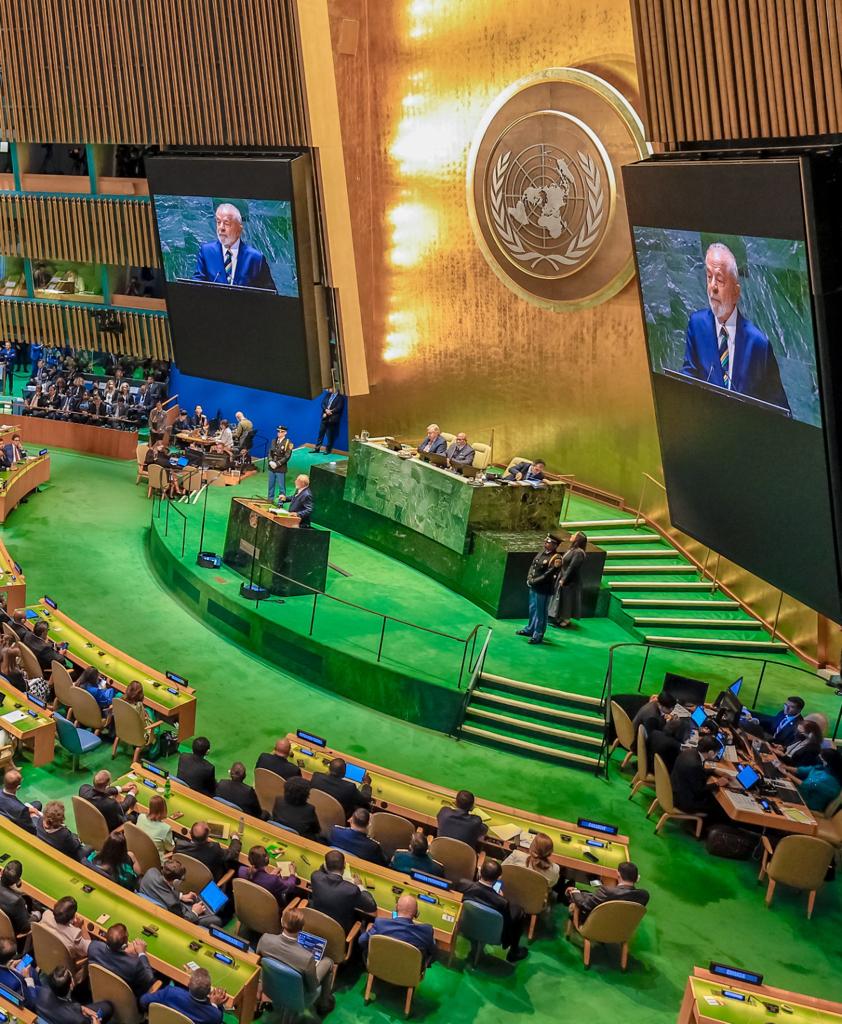 Lula se ressente de, 14 anos depois, precisar falar sobre os mesmos assuntos