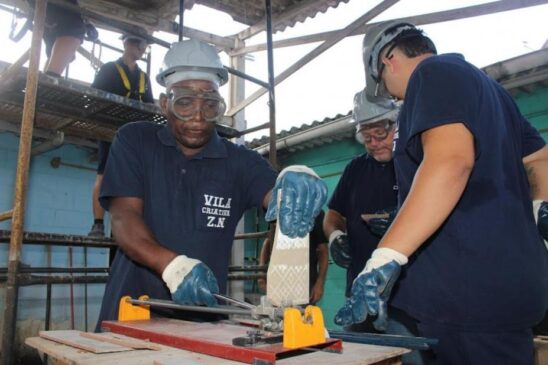 As inscrições são realizadas de forma presencial nas vilas criativas onde os cursos ocorrem