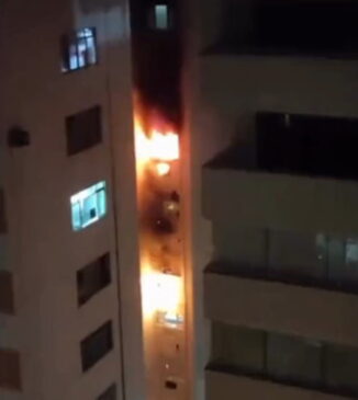 Um incêndio atingiu um apartamento no bairro Boqueirão, em Santos, neste domingo (24)