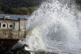 Devido a chegada de uma frente fria que avançará do Sul do país, o mar de Santos ficará agitado nos próximos dias
