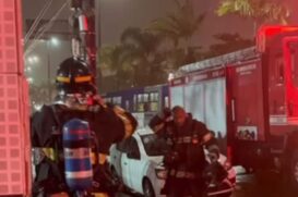 Um incêndio atingiu um prédio residencial localizado na Avenida Vicente de Carvalho