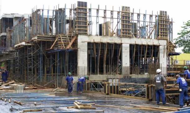 O setor da construção civil na Baixada Santista continua a mostrar um desempenho notável no mercado de trabalho