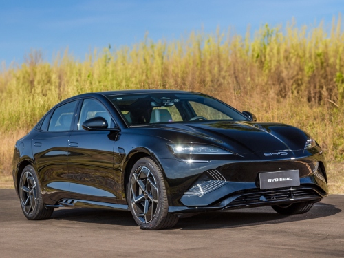 Os dois motores do Seal entregam 531 cavalos e 68,3 kgfm de torque