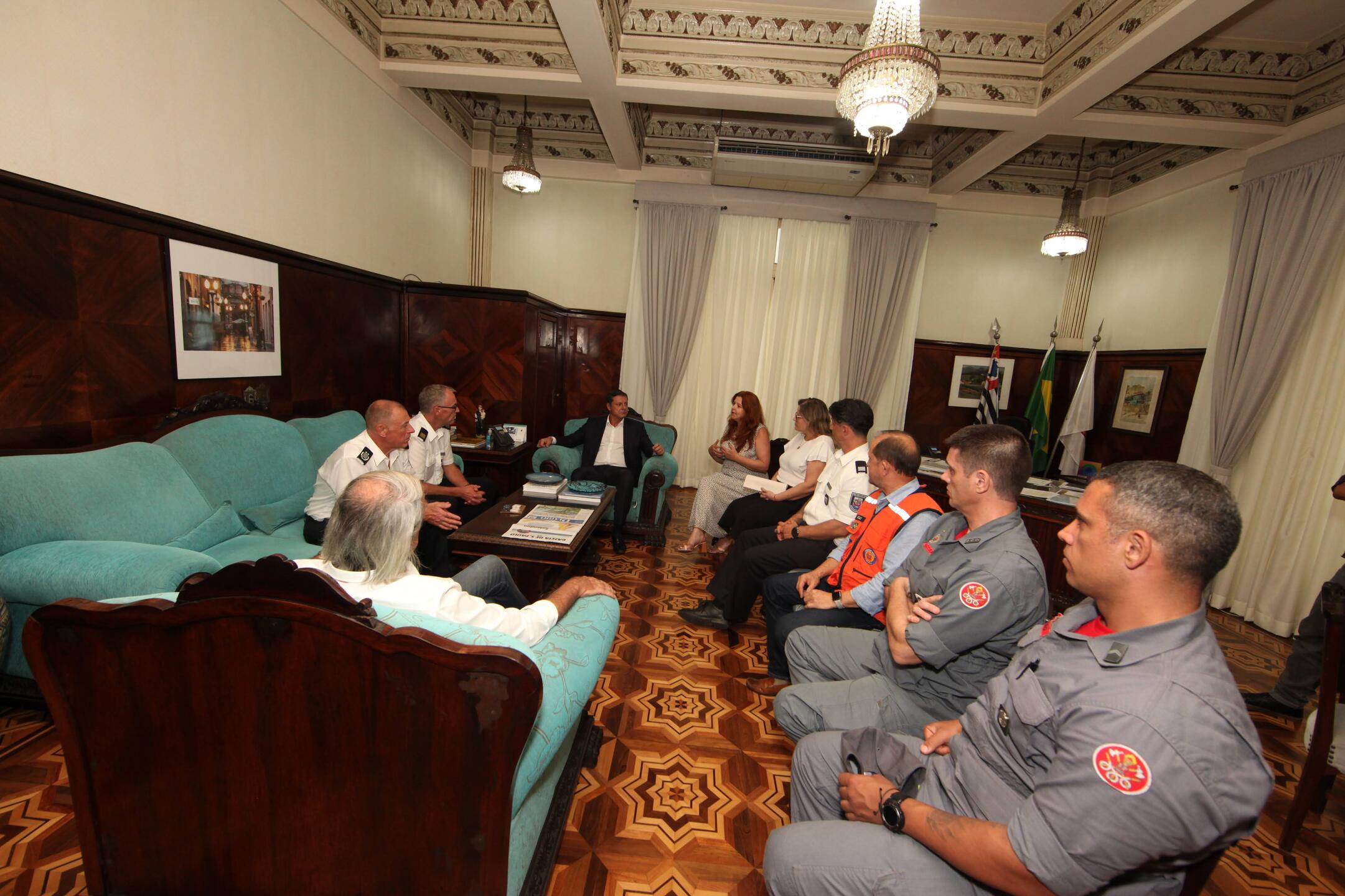 PREFEITO ROGÉRIO SANTOS - DELEGAÇÃO DA ALEMANHA DEFESA CIVIL E BOMBEIROS